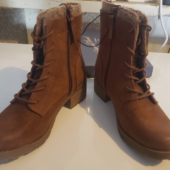 Boots - Picture 3 of 3